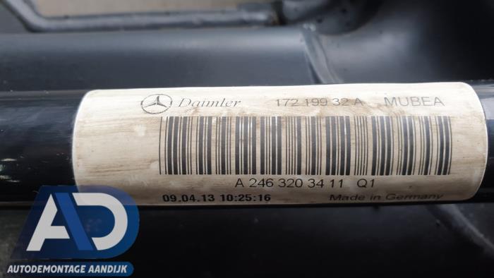 Subframe van een Mercedes-Benz B (W246) 1.6 B-180 BlueEFFICIENCY Turbo 16V 2014