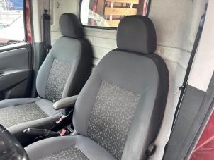 Gebruikte Voorstoel links Fiat Doblo Cargo (263) 1.6 D Multijet Dualogic Prijs € 124,99 Margeregeling aangeboden door Autodemontage Aandijk