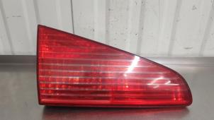 Gebruikte Achterlicht links Peugeot 607 (9D/U) 2.2 16V Prijs € 19,99 Margeregeling aangeboden door Autodemontage Aandijk