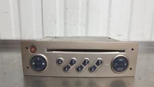 Gebruikte Radio CD Speler Renault Grand Scénic II (JM) 1.6 16V Prijs € 49,99 Margeregeling aangeboden door Autodemontage Aandijk