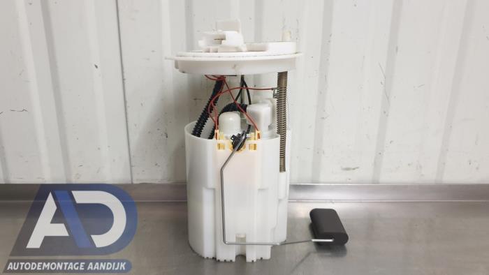 Gebruikte Tank element Pomp Opel Corsa E 1.4 16V Prijs € 39,99 Margeregeling aangeboden door Autodemontage Aandijk
