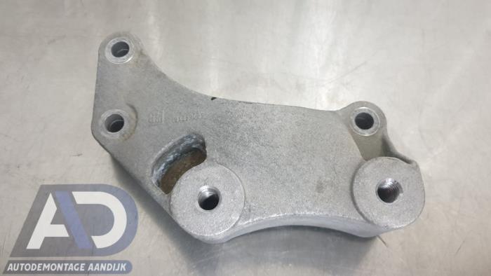 Gebruikte Versnellingsbak Steun Opel Corsa E 1.4 16V Prijs € 14,99 Margeregeling aangeboden door Autodemontage Aandijk