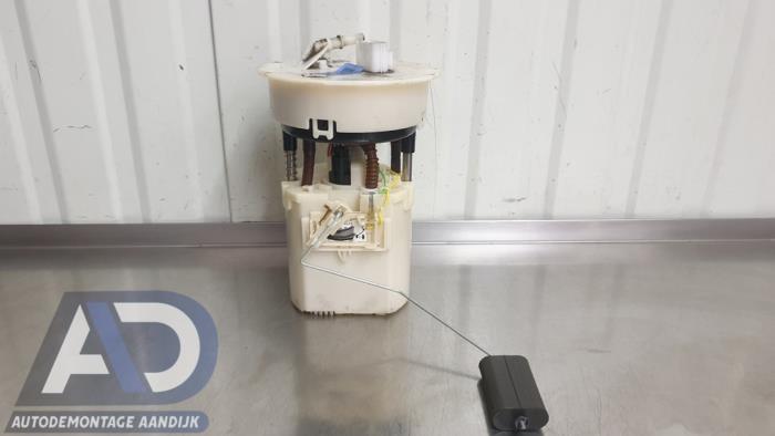 Gebruikte Tank element Pomp Ford Fiesta 6 (JA8) 1.25 16V Prijs € 34,99 Margeregeling aangeboden door Autodemontage Aandijk