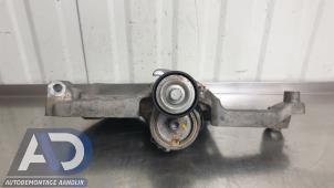 Gebruikte Dynamosteun onder Citroen C3 (SX/SW) 1.2 12V e-THP PureTech 110 Prijs € 44,99 Margeregeling aangeboden door Autodemontage Aandijk