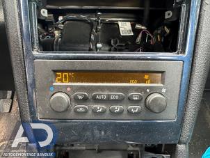 Gebruikte Kachel Bedieningspaneel Opel Astra G (F08/48) 1.8 16V Prijs € 29,99 Margeregeling aangeboden door Autodemontage Aandijk