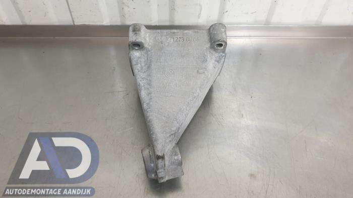 Gebruikte Motorrubber Mercedes C Sportcoupé (C203) 1.8 C-180K 16V Prijs € 29,99 Margeregeling aangeboden door Autodemontage Aandijk
