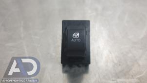 Gebruikte Elektrisch Raam Schakelaar Kia Cee'd Sporty Wagon (EDF) 1.6 16V Prijs € 14,99 Margeregeling aangeboden door Autodemontage Aandijk