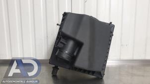 Gebruikte Luchtfilterhuis Opel Astra J (PC6/PD6/PE6/PF6) 1.6 16V Ecotec Prijs € 39,99 Margeregeling aangeboden door Autodemontage Aandijk