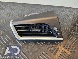 Gebruikte Luchtrooster Dashboard BMW 2 serie Active Tourer (F45) 220dA xDrive 2.0 TwinPower Turbo 16V Prijs € 29,99 Margeregeling aangeboden door Autodemontage Aandijk