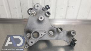 Gebruikte Versnellingsbak Steun Opel Vivaro 1.6 CDTI 90 Prijs € 48,39 Inclusief btw aangeboden door Autodemontage Aandijk