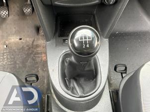 Gebruikte Versnellingspook Volkswagen Caddy III (2KA,2KH,2CA,2CH) 1.6 TDI 16V Prijs € 24,99 Margeregeling aangeboden door Autodemontage Aandijk