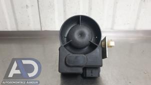 Gebruikte Alarm sirene Renault Scénic III (JZ) 2.0 dCi 16V Autom. Prijs € 34,99 Margeregeling aangeboden door Autodemontage Aandijk