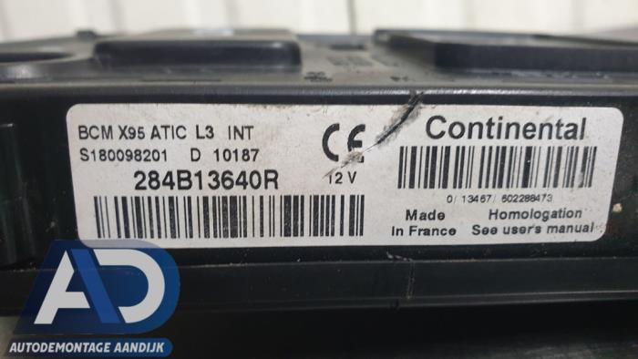 Computer Body Control van een Renault Scénic III (JZ) 2.0 dCi 16V Autom. 2011