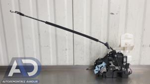 Gebruikte Deurslot Mechaniek 2Deurs links Volkswagen Caddy III (2KA,2KH,2CA,2CH) 1.6 TDI 16V Prijs € 34,99 Margeregeling aangeboden door Autodemontage Aandijk