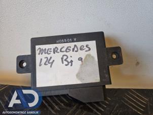 Gebruikte Deur module Mercedes E (W124) 2.0 200 E Prijs € 34,99 Margeregeling aangeboden door Autodemontage Aandijk