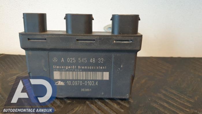 ABS Computer van een Mercedes-Benz E Combi (S210) 2.2 E-200 CDI 16V 1998