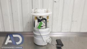 Gebruikte Tank element Pomp Renault Clio IV (5R) 0.9 Energy TCE 90 12V Prijs € 29,99 Margeregeling aangeboden door Autodemontage Aandijk