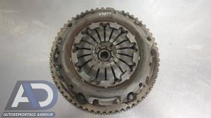 Gebruikte Vliegwiel Renault Clio IV (5R) 0.9 Energy TCE 90 12V Prijs € 124,99 Margeregeling aangeboden door Autodemontage Aandijk