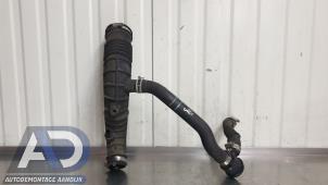 Gebruikte Luchtinlaat slang Renault Clio IV (5R) 0.9 Energy TCE 90 12V Prijs € 29,99 Margeregeling aangeboden door Autodemontage Aandijk