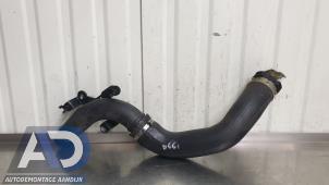 Gebruikte Intercooler Buis Renault Clio IV (5R) 0.9 Energy TCE 90 12V Prijs € 29,99 Margeregeling aangeboden door Autodemontage Aandijk