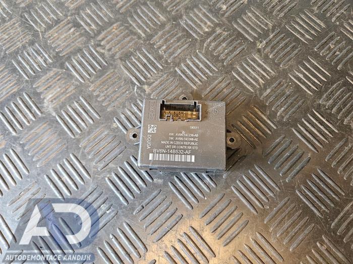 Centrale Deurvergrendelings Module van een Ford Focus 3 1.6 EcoBoost 16V 2012