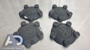 Gebruikte Wieldop set Volkswagen Caddy III (2KA,2KH,2CA,2CH) 1.6 TDI 16V Prijs € 24,99 Margeregeling aangeboden door Autodemontage Aandijk