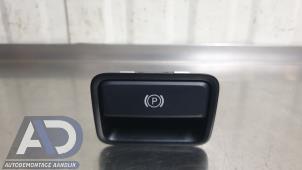 Gebruikte Handrem schakelaar Mercedes A (W176) 1.6 A-180 16V Prijs € 14,99 Margeregeling aangeboden door Autodemontage Aandijk