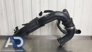 Gebruikte Intercooler Buis Ford Puma 1.0 Ti-VCT EcoBoost mHEV 12V Prijs € 64,99 Margeregeling aangeboden door Autodemontage Aandijk