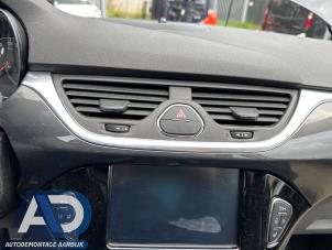 Gebruikte Luchtrooster Dashboard Opel Corsa E 1.0 SIDI Turbo 12V Prijs € 19,99 Margeregeling aangeboden door Autodemontage Aandijk