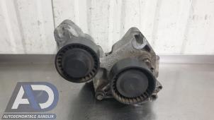 Gebruikte Dynamosteun boven Opel Vivaro 1.6 CDTI 90 Prijs € 48,39 Inclusief btw aangeboden door Autodemontage Aandijk