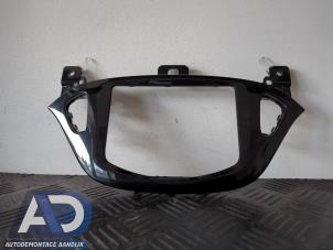 Gebruikte Dashboard sierlijst Opel Adam 1.2 16V Prijs € 29,99 Margeregeling aangeboden door Autodemontage Aandijk