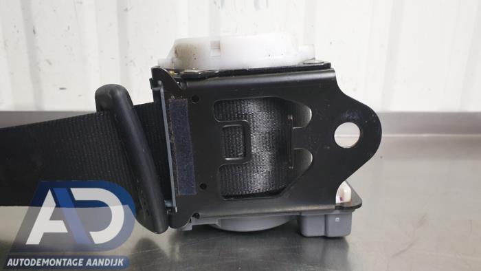 Veiligheidsgordel links-achter van een Audi A1 (8X1/8XK) 1.6 TDI 16V 2012