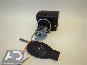 Gebruikte Kontaktslot + Sleutel Mercedes C Combi AMG (S203) 5.4 C-55 AMG V8 24V Prijs € 149,99 Margeregeling aangeboden door Autodemontage Aandijk