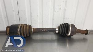 Gebruikte Aandrijfas rechts-voor Kia Sorento I (JC) 2.5 CRDi 16V Prijs € 99,99 Margeregeling aangeboden door Autodemontage Aandijk