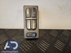 Gebruikte Schakelaar Elektrisch Raam Saab 9-5 Estate (YS3E) 2.3t 16V Prijs € 39,99 Margeregeling aangeboden door Autodemontage Aandijk