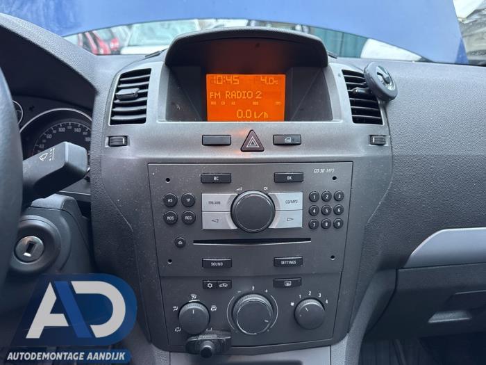 Gebruikte Display Interieur Opel Zafira (M75) 1.8 16V Ecotec Prijs € 29,99 Margeregeling aangeboden door Autodemontage Aandijk