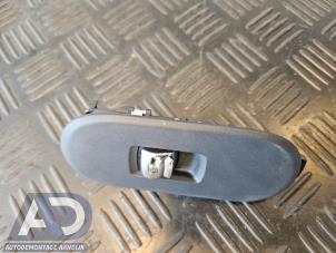 Gebruikte Raam schakelaar elektrisch Mini Mini (F56) 1.5 12V Cooper Prijs € 9,99 Margeregeling aangeboden door Autodemontage Aandijk