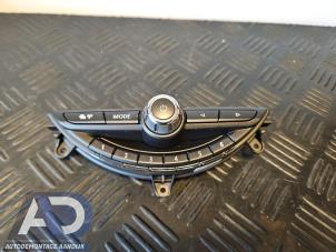 Gebruikte Radiobedienings paneel Mini Mini (F56) 1.5 12V Cooper Prijs € 34,95 Margeregeling aangeboden door Autodemontage Aandijk