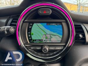 Gebruikte Display Interieur Mini Mini (F56) 1.5 12V Cooper Prijs € 499,99 Margeregeling aangeboden door Autodemontage Aandijk