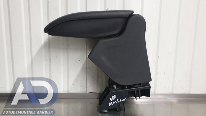 Armleuning van een Citroën C3 (SC) 1.4 16V VTi 2013