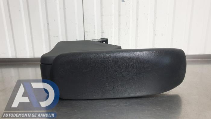 Armleuning van een Citroën C3 (SC) 1.4 16V VTi 2013