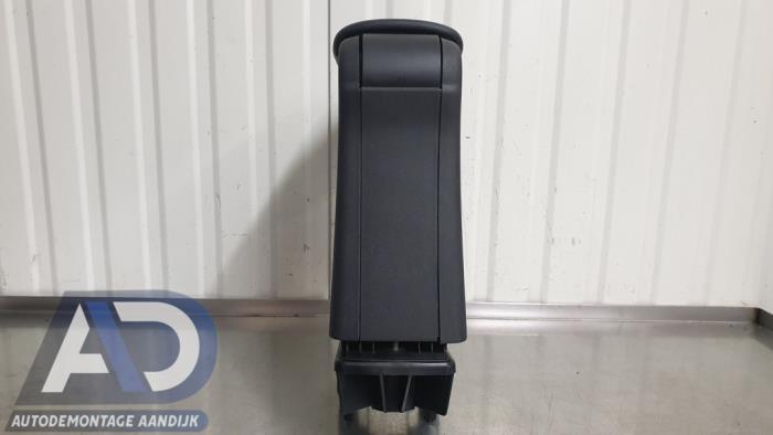 Armleuning van een Citroën C3 (SC) 1.4 16V VTi 2013