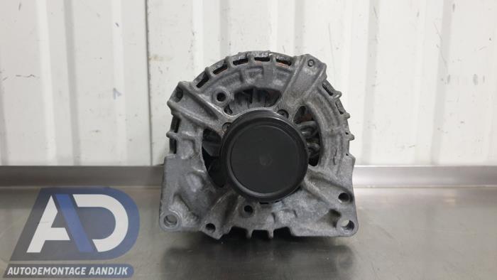 Gebruikte Dynamo Mercedes A (W176) 1.6 A-180 16V Prijs € 74,99 Margeregeling aangeboden door Autodemontage Aandijk