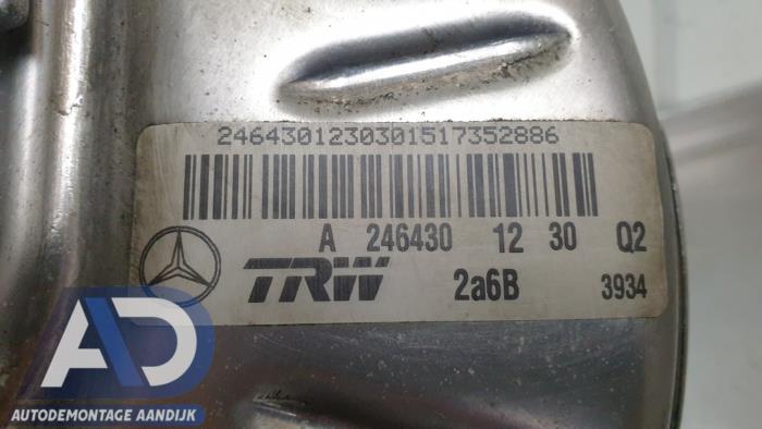 Rembekrachtiger van een Mercedes-Benz A (W176) 1.6 A-180 16V 2015