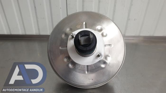 Rembekrachtiger van een Mercedes-Benz A (W176) 1.6 A-180 16V 2015