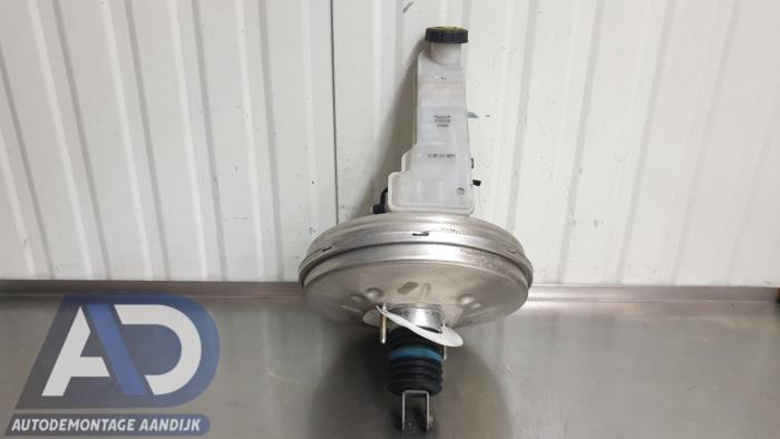 Rembekrachtiger van een Mercedes-Benz A (W176) 1.6 A-180 16V 2015