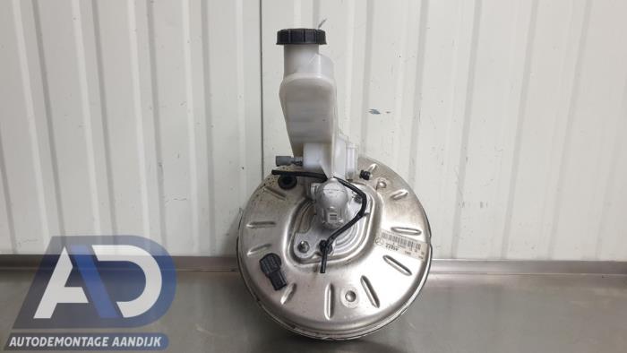 Rembekrachtiger van een Mercedes-Benz A (W176) 1.6 A-180 16V 2015