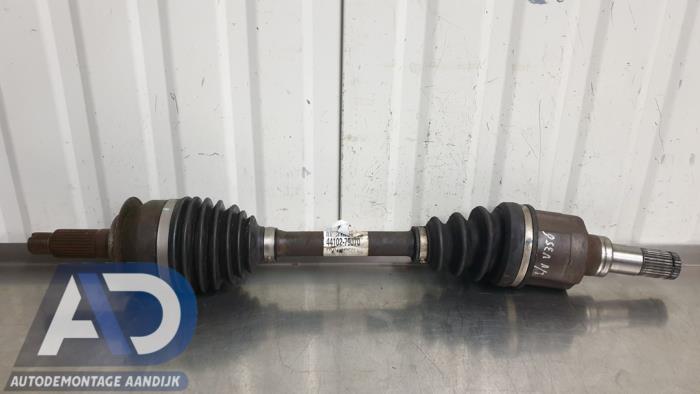 Gebruikte Aandrijfas links-voor Suzuki SX4 (EY/GY) 1.9 DDiS Grip 4x4 Prijs € 49,99 Margeregeling aangeboden door Autodemontage Aandijk
