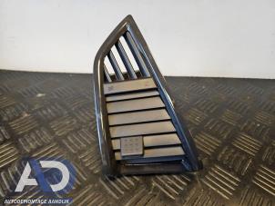 Gebruikte Luchtrooster Dashboard Ford EcoSport (JK8) 1.0 EcoBoost 12V 125 Prijs € 19,99 Margeregeling aangeboden door Autodemontage Aandijk