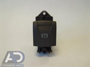 Gebruikte Handrem schakelaar Renault Grand Scénic III (JZ) 1.4 16V TCe 130 Prijs € 19,99 Margeregeling aangeboden door Autodemontage Aandijk